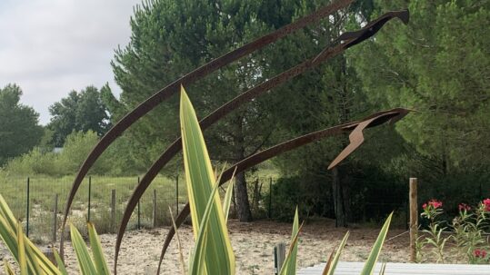3 oiseaux dans le vent Sculpture de Marcel Timmers