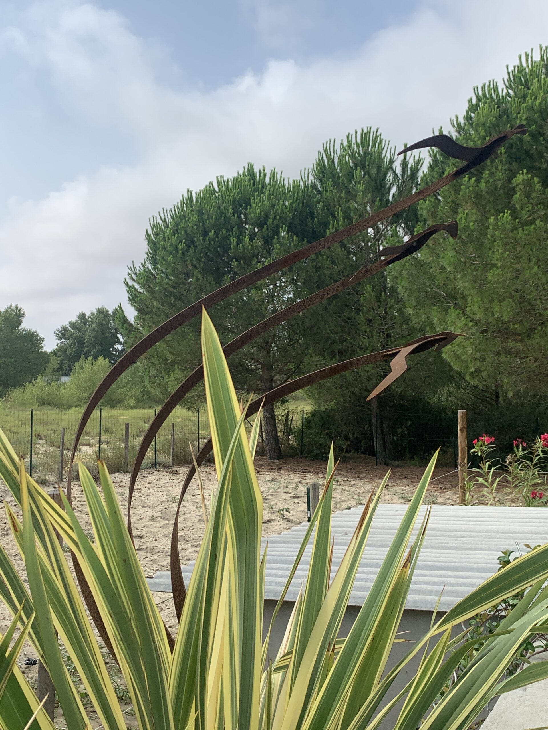 3 oiseaux dans le vent Sculpture de Marcel Timmers